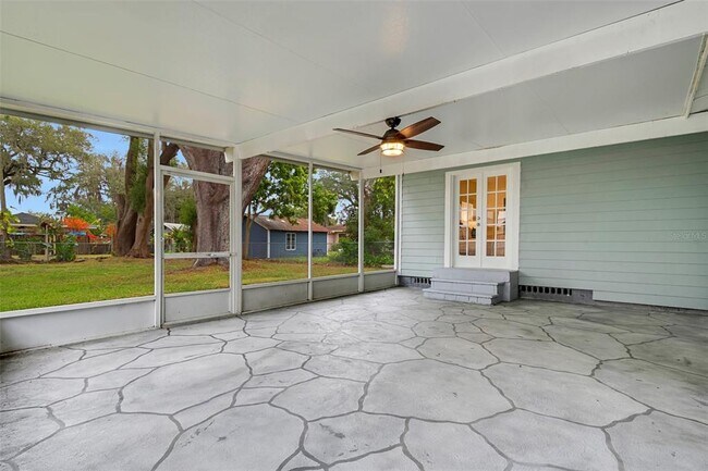 Building Photo - 934 Vistabula St