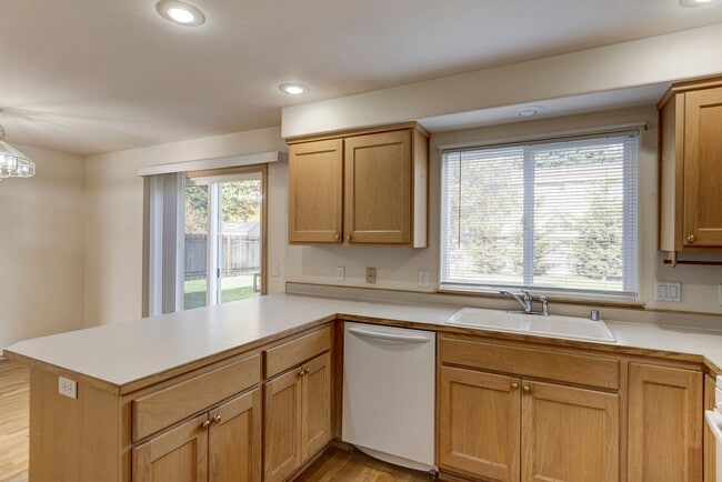 Building Photo - 3 Bedroom in Shannon Forest