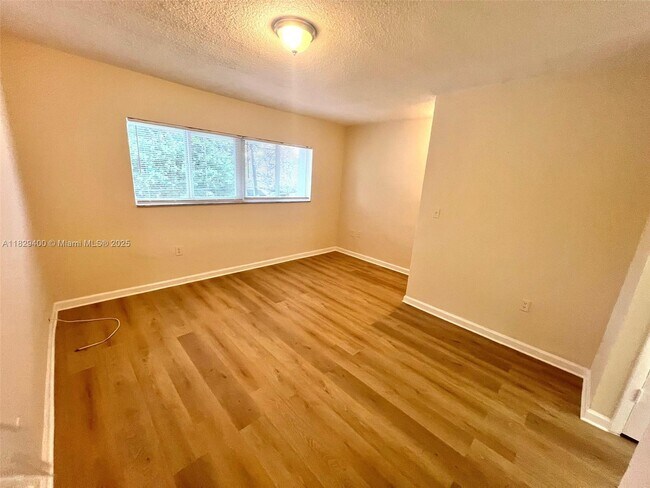 Building Photo - 7626 NE 6th Ct