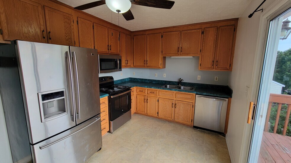 Building Photo - 131 Brookside Pl