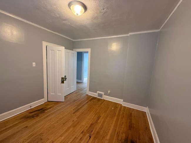 Building Photo - 654 N Lamon Ave