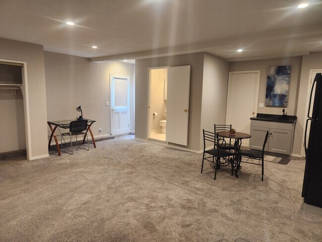 Building Photo - 807 Taurus Dr