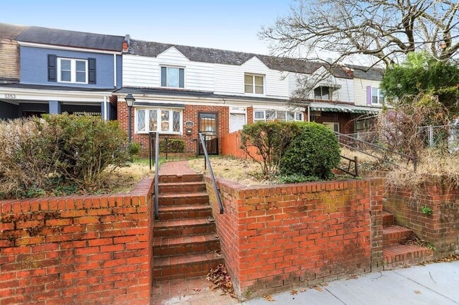 Building Photo - 3351 Clay St NE