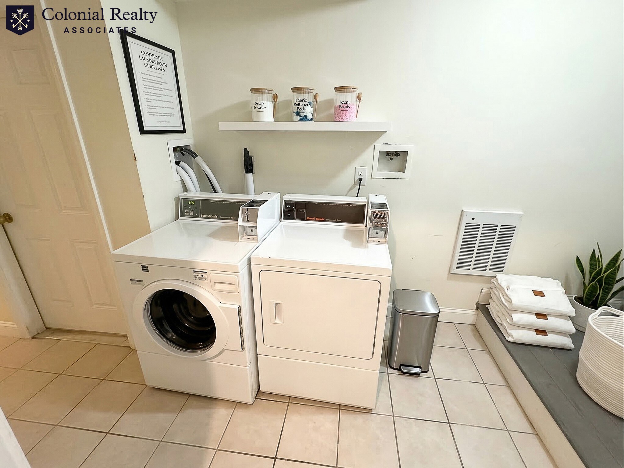 Building Photo - 10 Strathmore Rd