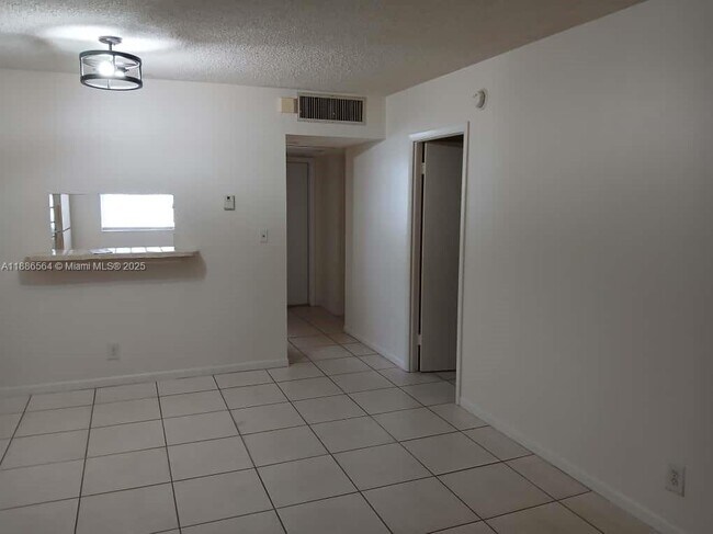 Building Photo - 5181 W Oakland Park Blvd