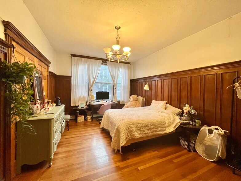 Building Photo - 25 Gibbs St