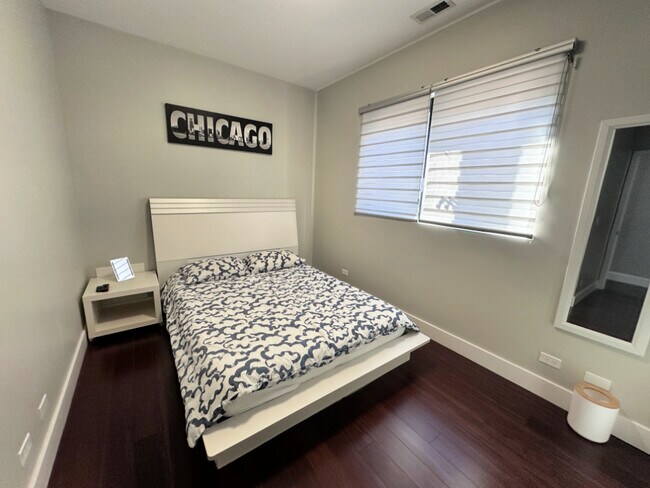 Building Photo - 2711 W Congress Pkwy