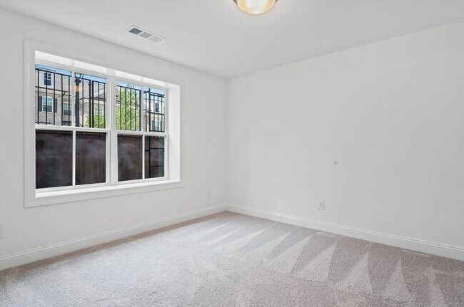 Building Photo - 4590 Sims Pk Overlook