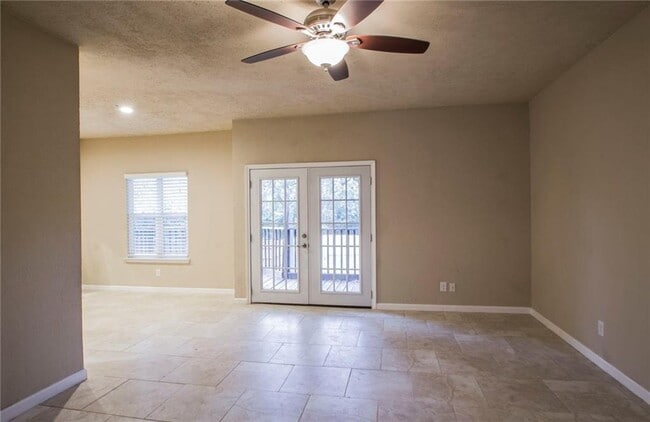 Building Photo - 410 W Dittmar Rd