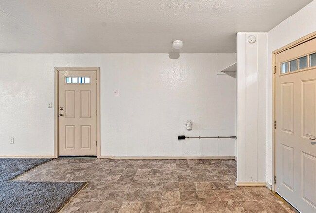 Building Photo - Sheridan duplex bremerton