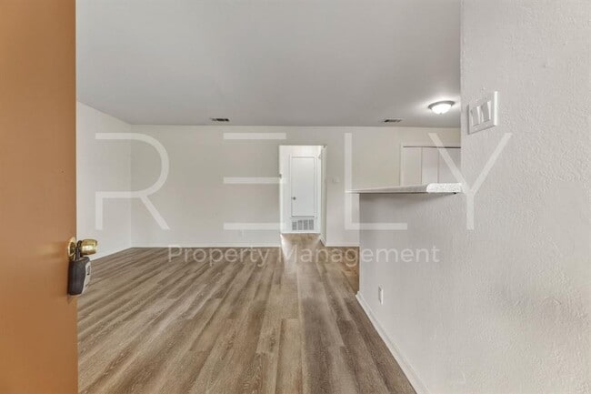 Building Photo - 302 Algerita Dr