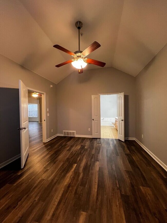 Building Photo - 3bed/2bath Townhome w/Garage - Gated Community - Plantation Estates