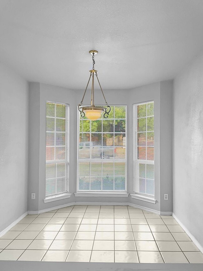 Building Photo - Beautiful 2 Story Home with Greenbelt Views!
