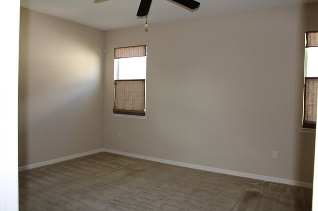 Building Photo - "Stunning 3 Bed/2 Bath Home with Lake View...