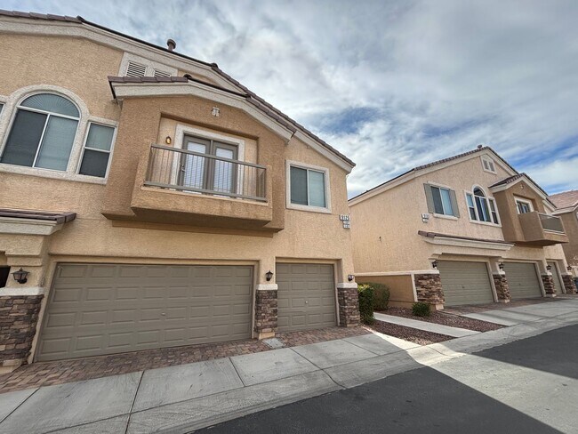 Building Photo - Gorgeous 2Bed/2Bath/1CarGarage TownHouse, located in the NW part of the valley
