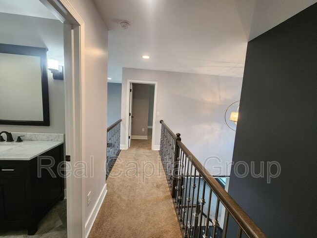 Building Photo - 40 Haywood Ln