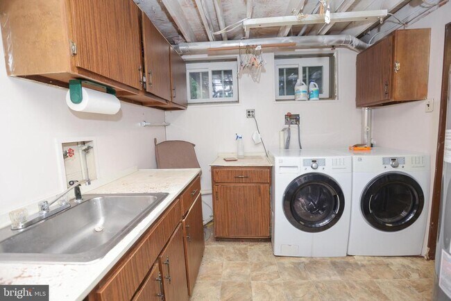 Building Photo - 4328 Hallfield Manor Dr
