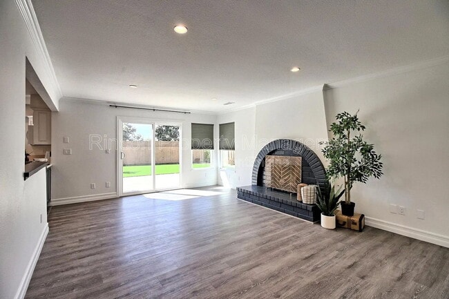 Building Photo - 2585 Warbler Ave