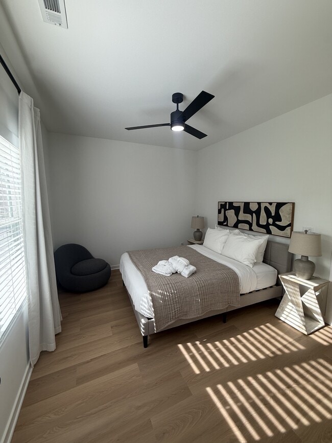 Building Photo - 1448 Dunn Ave