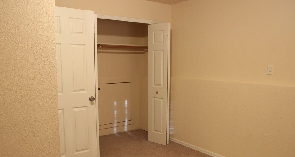 Building Photo - 6610 Parkridge Ct