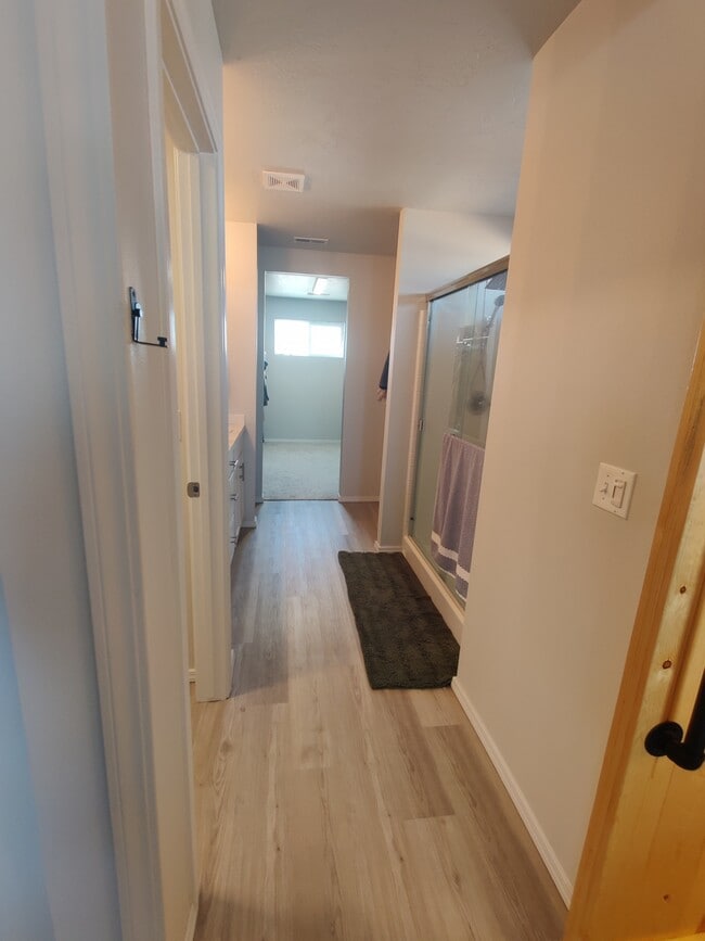 Building Photo - 1690 SW Gabar Ct