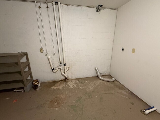 Building Photo - Updated 4BR Home with Finished Basement & Level Yard