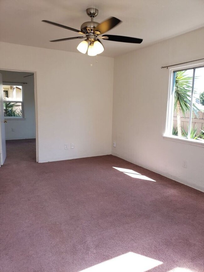 Building Photo - Summer Special $1000 REBATE! Charming stand alone cottage in gated community!