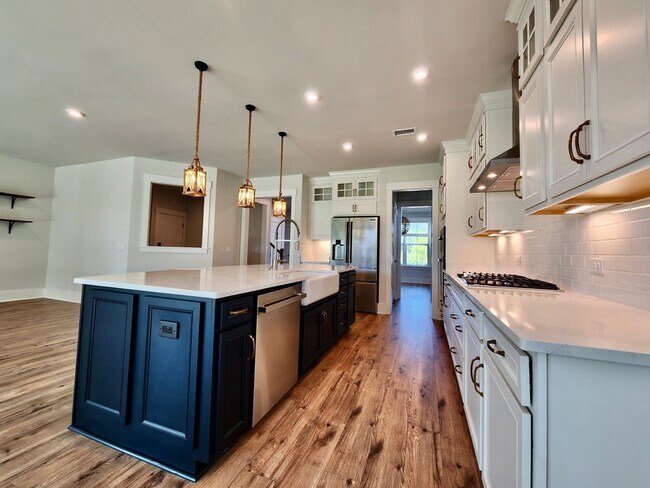 Building Photo - Like new beauty in Point Hope - Charleston