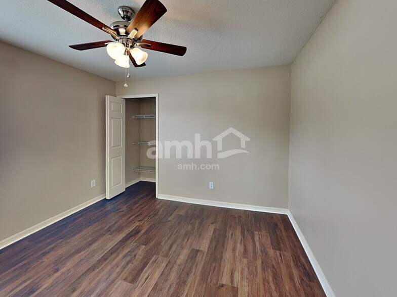 Building Photo - 6435 Clair Shore Dr