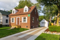 Building Photo - 128 Gunson St