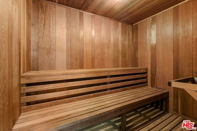 Building Photo - 10671 Holman Ave