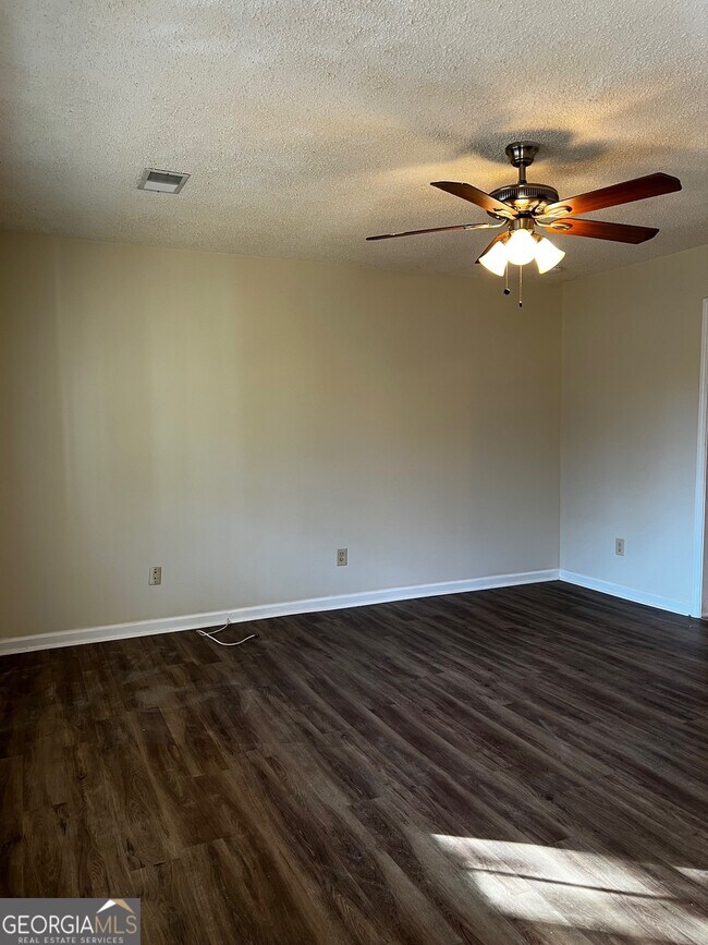 Building Photo - 420 N Elizabeth Ln