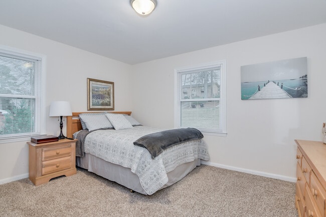 Building Photo - 2415 Apricot Ln