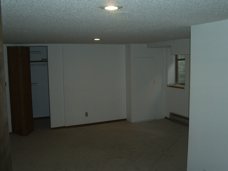 Building Photo - 2111 Grand Ave S
