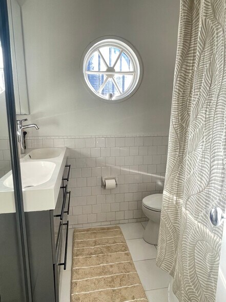 Building Photo - 7715 Waring Ave