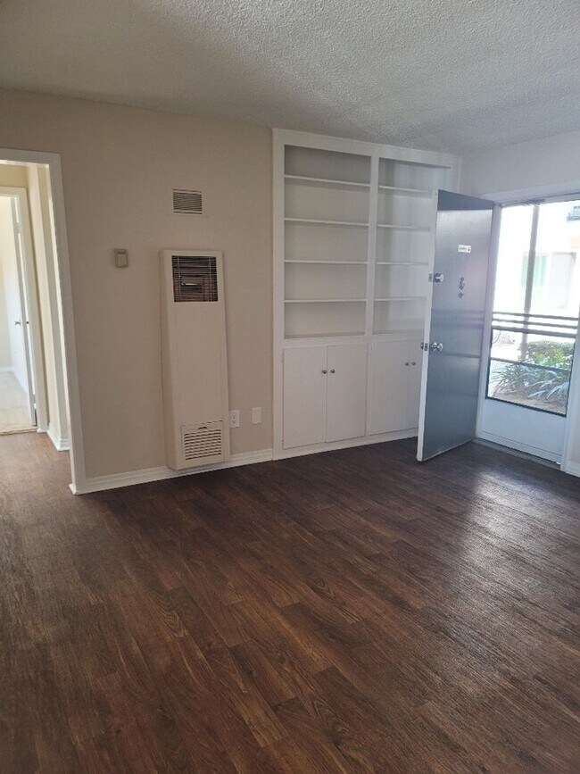 Building Photo - Welcome home to Seabreeze Garden Apartments