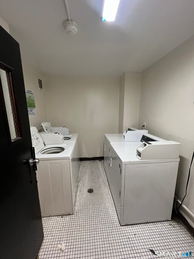 Building Photo - 16 Niles St