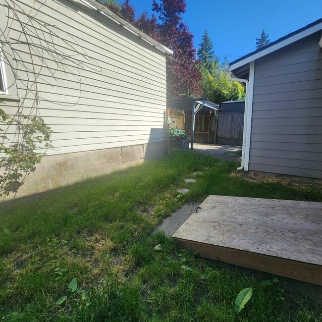 Building Photo - 112 Arvon Ave