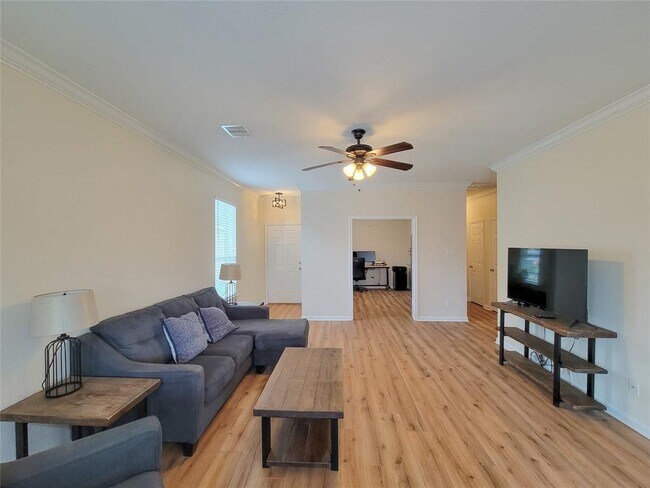 Building Photo - 1610 Pointe Leone