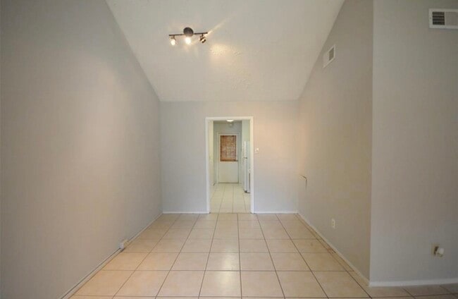 Building Photo - 3727 Meadow Pl Dr