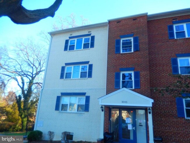 Building Photo - 3045 Patrick Henry Dr