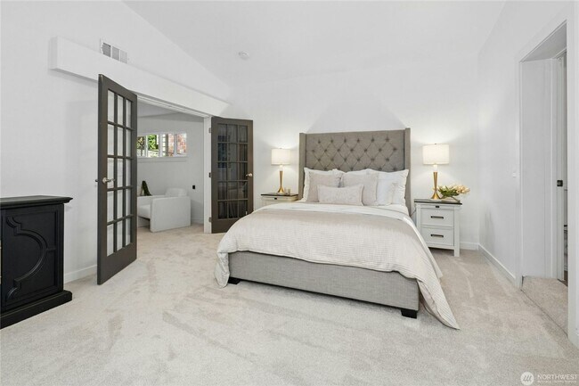 Building Photo - Spacious Richmond Highlands Retreat with Modern Updates & Flexible Living