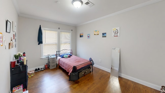 Building Photo - Roxbury 2 Bed – 800 Sq Ft – Parking Available – 9/1 Move-In