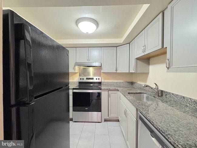 Building Photo - 8848 Walutes Cir