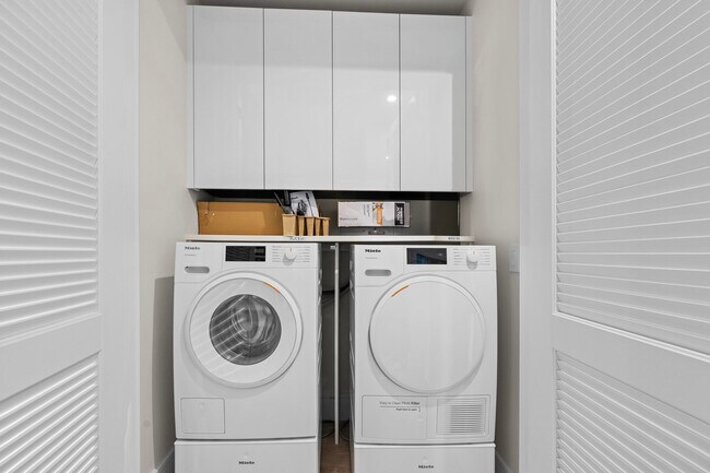 Building Photo - 220 Lake Shore Dr