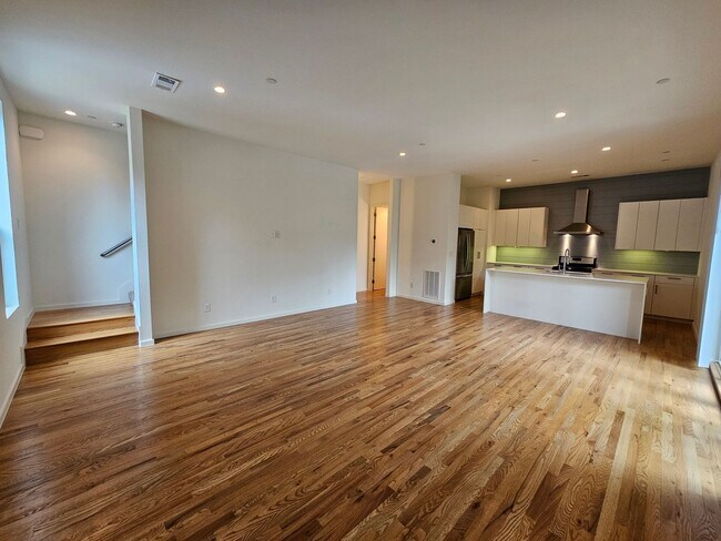 Building Photo - Minutes from Downtown, Uptown, Henderson, ...