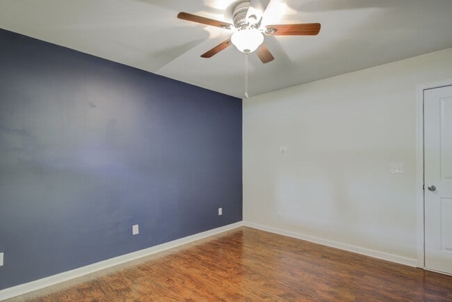 Building Photo - Townhome minutes from Lenovo Center: Available September 10th