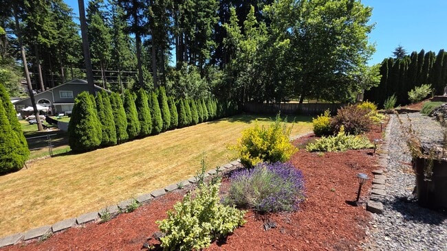 Building Photo - Heart of Puyallup Stunner; a Must See!