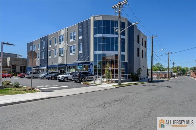 Building Photo - 202 W 7th St