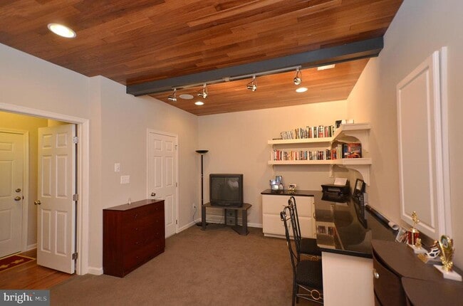 Building Photo - 43291 Mitcham Square